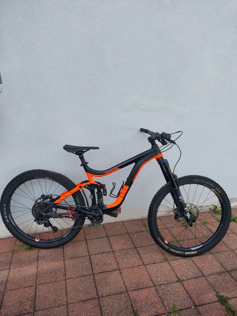 Used Giant Reign SX 2017 2017 Mountainbike, Orange, 27.5 — image 7 of 8