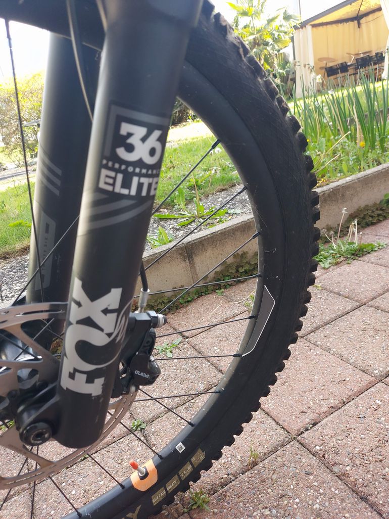 Used Giant Reign SX 2017 2017 Mountainbike, Orange, 27.5 — image 5 of 8