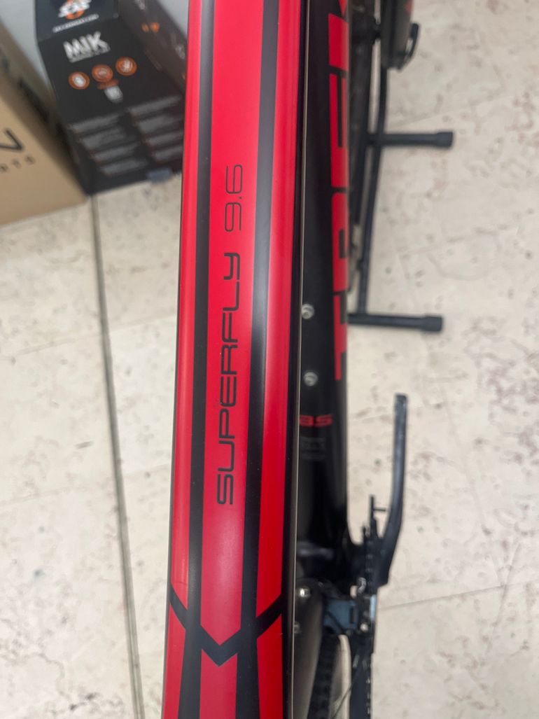 Trek Superfly 9.6 2016 2016 Mountainbike usato, Nero — immagine 2 di 5