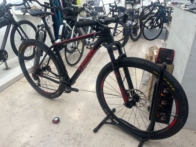Trek Superfly 9.6 2016 2016 Mountainbike usato, Nero — immagine 4 di 5
