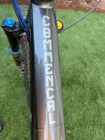 Commencal META SX OHLINS EDITION 2022 2022 Mountainbike usato, Grigio chiaro — immagine 14 di 17
