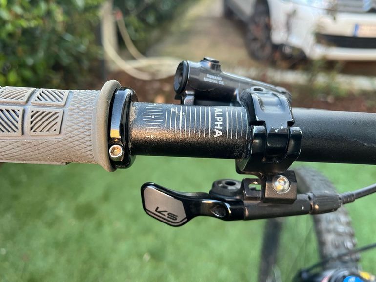 Commencal META SX OHLINS EDITION 2022 2022 Mountainbike usato, Grigio chiaro — immagine 9 di 17