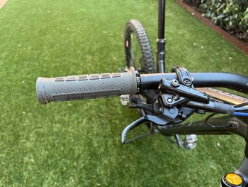 Commencal META SX OHLINS EDITION 2022 2022 Mountainbike usato, Grigio chiaro — immagine 12 di 17