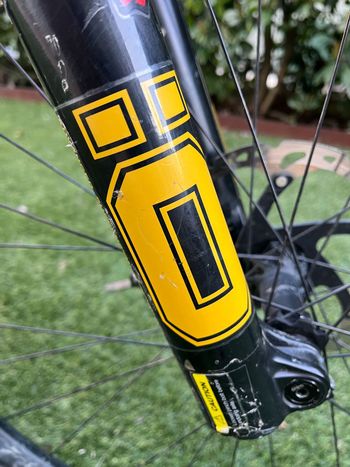 Commencal META SX OHLINS EDITION 2022 2022 Mountainbike usato, Grigio chiaro — immagine 15 di 17