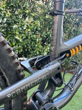 Commencal META SX OHLINS EDITION 2022 2022 Mountainbike usato, Grigio chiaro — immagine 11 di 17