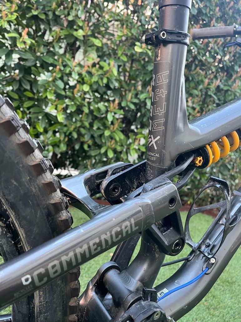Commencal META SX OHLINS EDITION 2022 2022 Mountainbike usato, Grigio chiaro — immagine 11 di 17