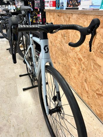 Scott ADDICT 50 (2025) 2025 Road & Gravel usato, Blu — immagine 9 di 13