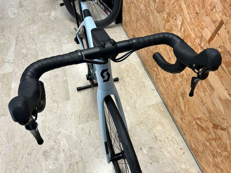 Scott ADDICT 50 (2025) 2025 Road & Gravel usato, Blu — immagine 8 di 13