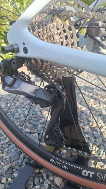 Specialized Roubaix Shimano Ultegra Di2 (12 Speed) 2024 Road & Gravel usato, Bianco — immagine 5 di 8