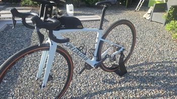 Specialized Roubaix Shimano Ultegra Di2 (12 Speed) 2024 Road & Gravel usato, Bianco — immagine 2 di 8