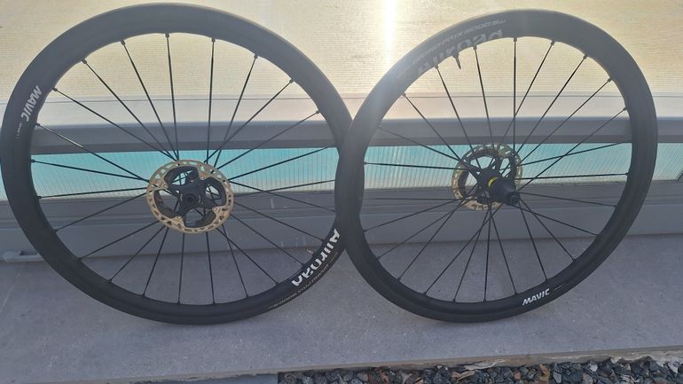 Specialized Roubaix Shimano Ultegra Di2 (12 Speed) 2024 Road & Gravel usato, Bianco — immagine 3 di 8
