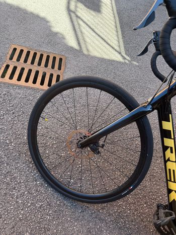 Trek Domane AL 2 Disc 2021 2021 Road & Gravel usato, Nero — immagine 5 di 6