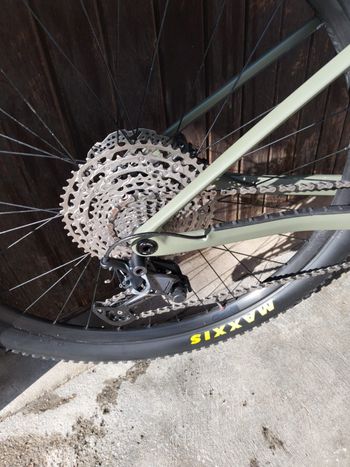 Orbea Alma Shimano Deore XT 2023 Mountainbike usato, Verde — immagine 3 di 4