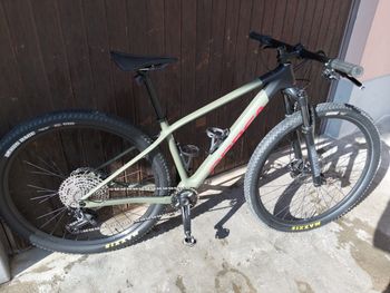 Orbea Alma Shimano Deore XT 2023 Mountainbike usato, Verde — immagine 2 di 4