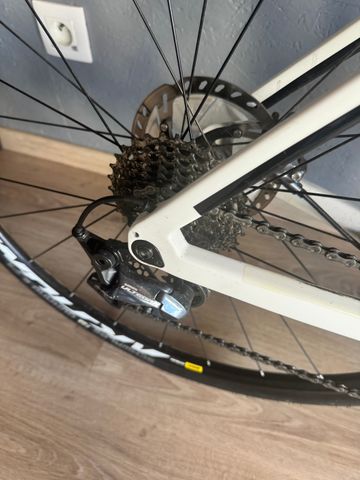 Used CUBE Custom Shimano Deore 2022 Mountainbike, White — image 3 of 3
