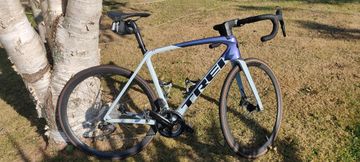 Trek Émonda SL 6 2024 2024 Road & Gravel usato, Viola — immagine 1 di 15