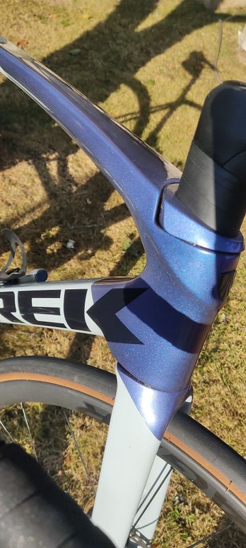 Trek Émonda SL 6 2024 2024 Road & Gravel usato, Viola — immagine 3 di 15