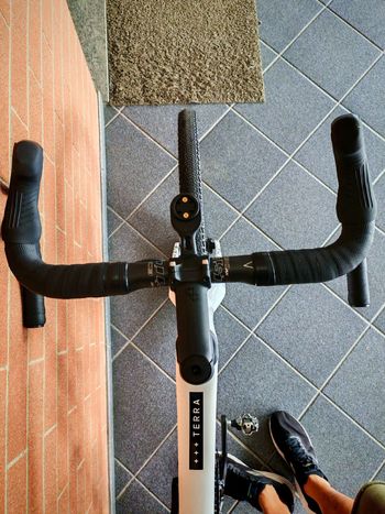 Used Orbea TERRA M20iTEAM 2024 2024 Road & Gravel, White — image 8 of 19