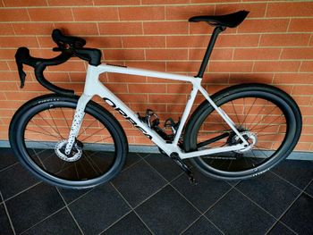Used Orbea TERRA M20iTEAM 2024 2024 Road & Gravel, White — image 11 of 19