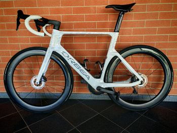 Brugt Orbea ORCA AERO M20iLTD 2024 2024 Road & Gravel — billede 7 af 14