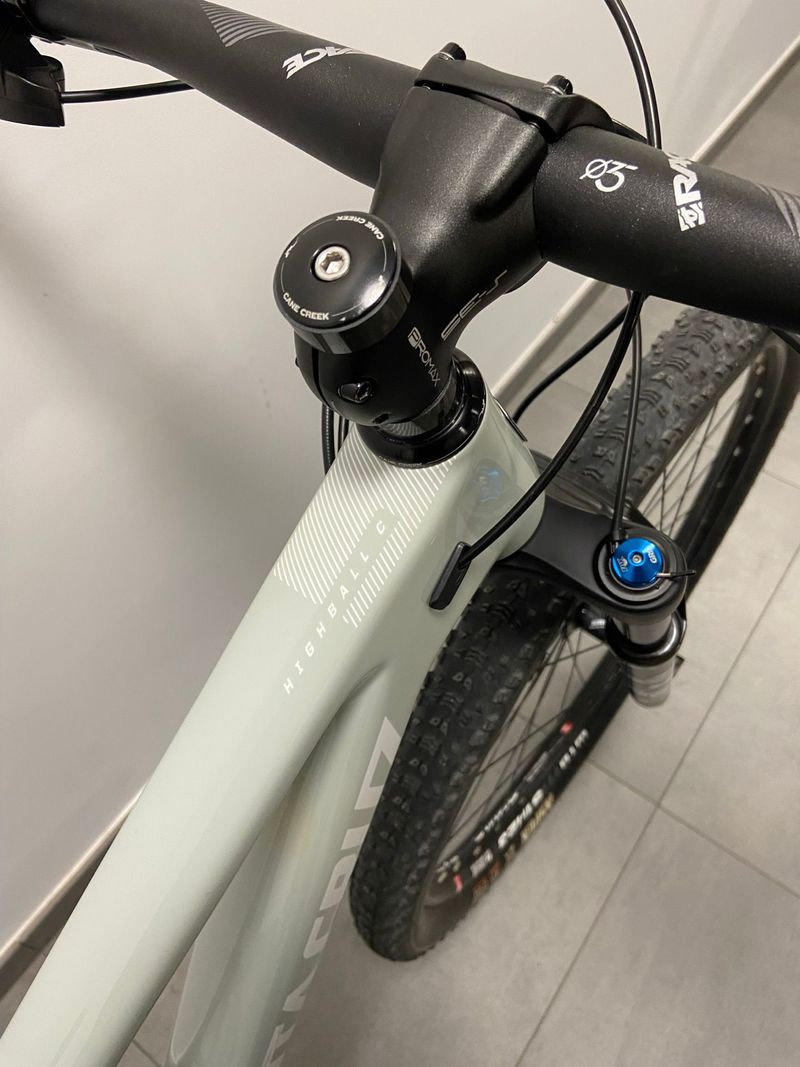 Used Santa Cruz Highball SRAM NX Eagle 2019 Mountainbike, Light Gray — image 8 of 11