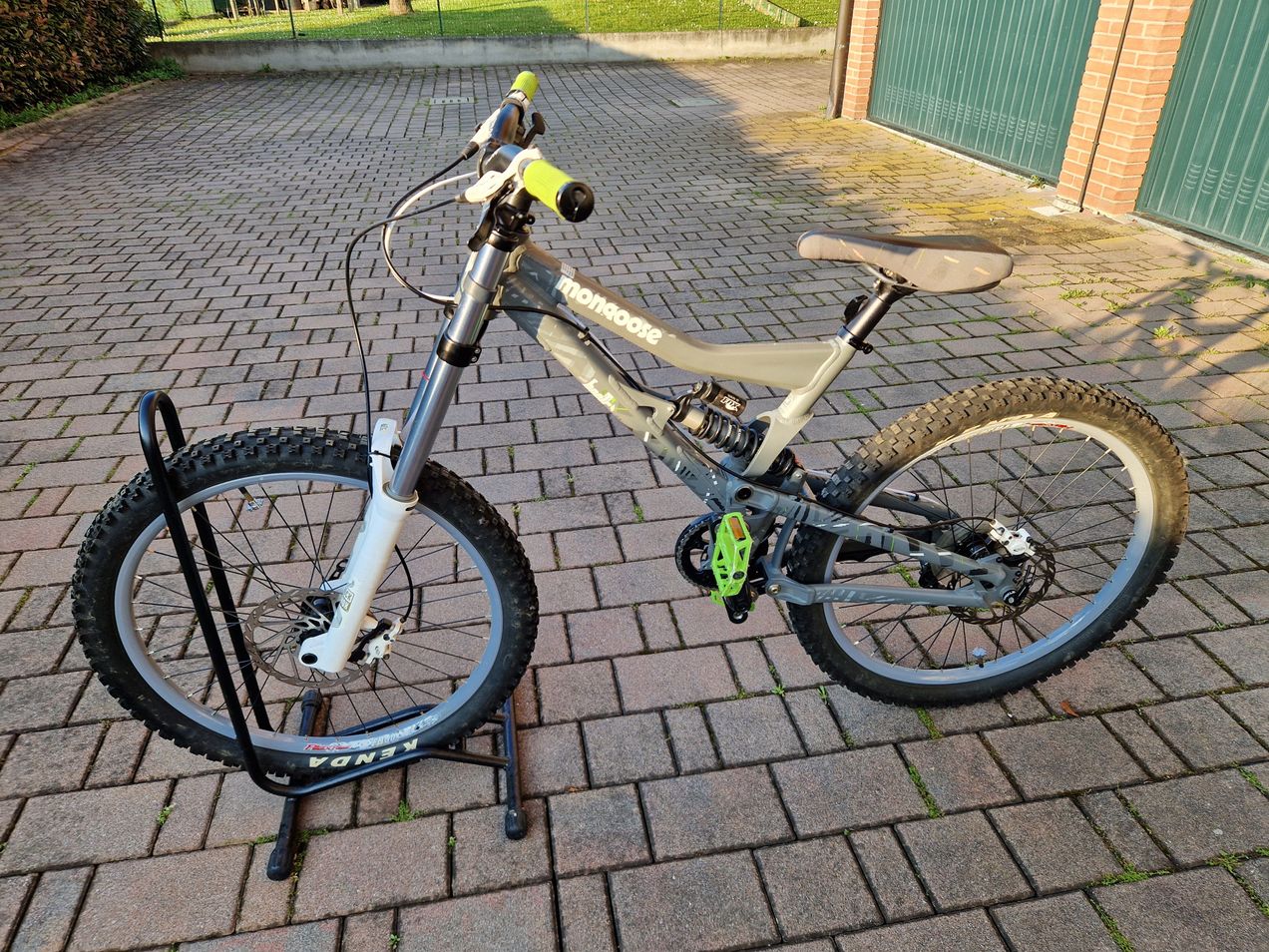 Mongoose Boot Vtt Mongoose Tout Suspendu Cube AMS 130 Pro 2012 - Main Image