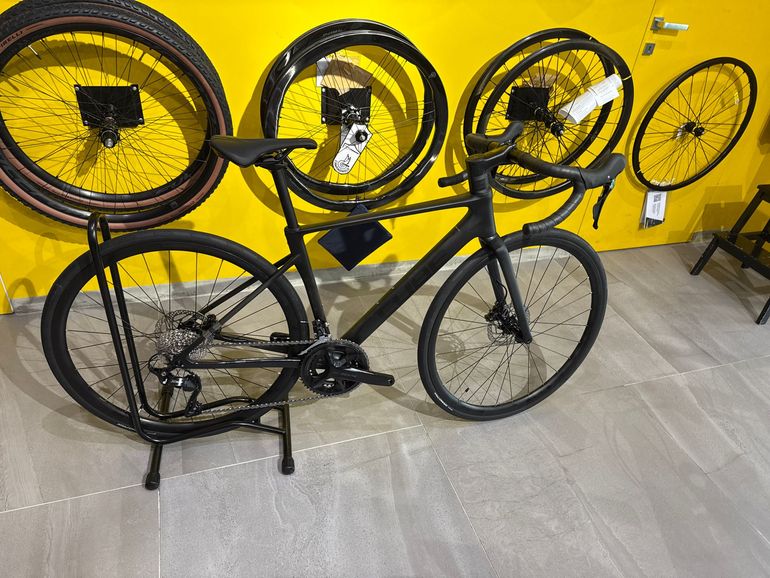 Used CUBE ATTAIN C:62 RACE 2025 2025 Road & Gravel — image 1 of 4