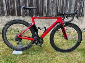 Used Canyon Aeroad CF SLX 8.0 DI2 2018 Road & Gravel, Red — image 2 of 16