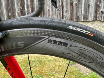 Used Canyon Aeroad CF SLX 8.0 DI2 2018 Road & Gravel, Red — image 13 of 16