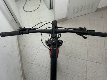 Used Orbea ALMA H20 2022 2022 Mountainbike, Black, 29 — image 4 of 9