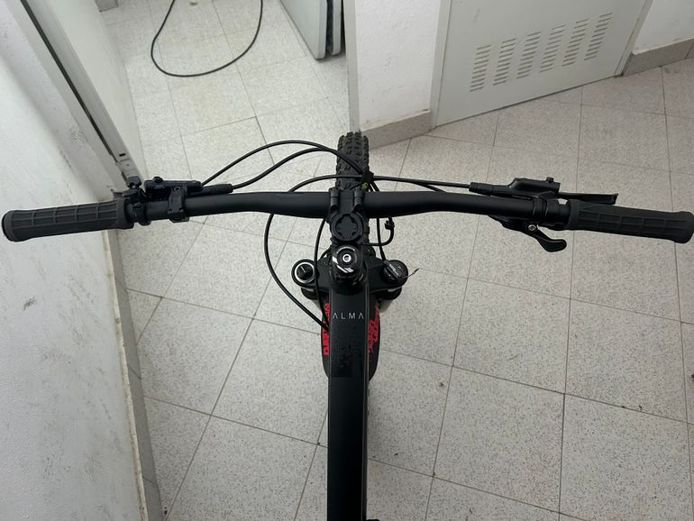 Used Orbea ALMA H20 2022 2022 Mountainbike, Black, 29 — image 4 of 9