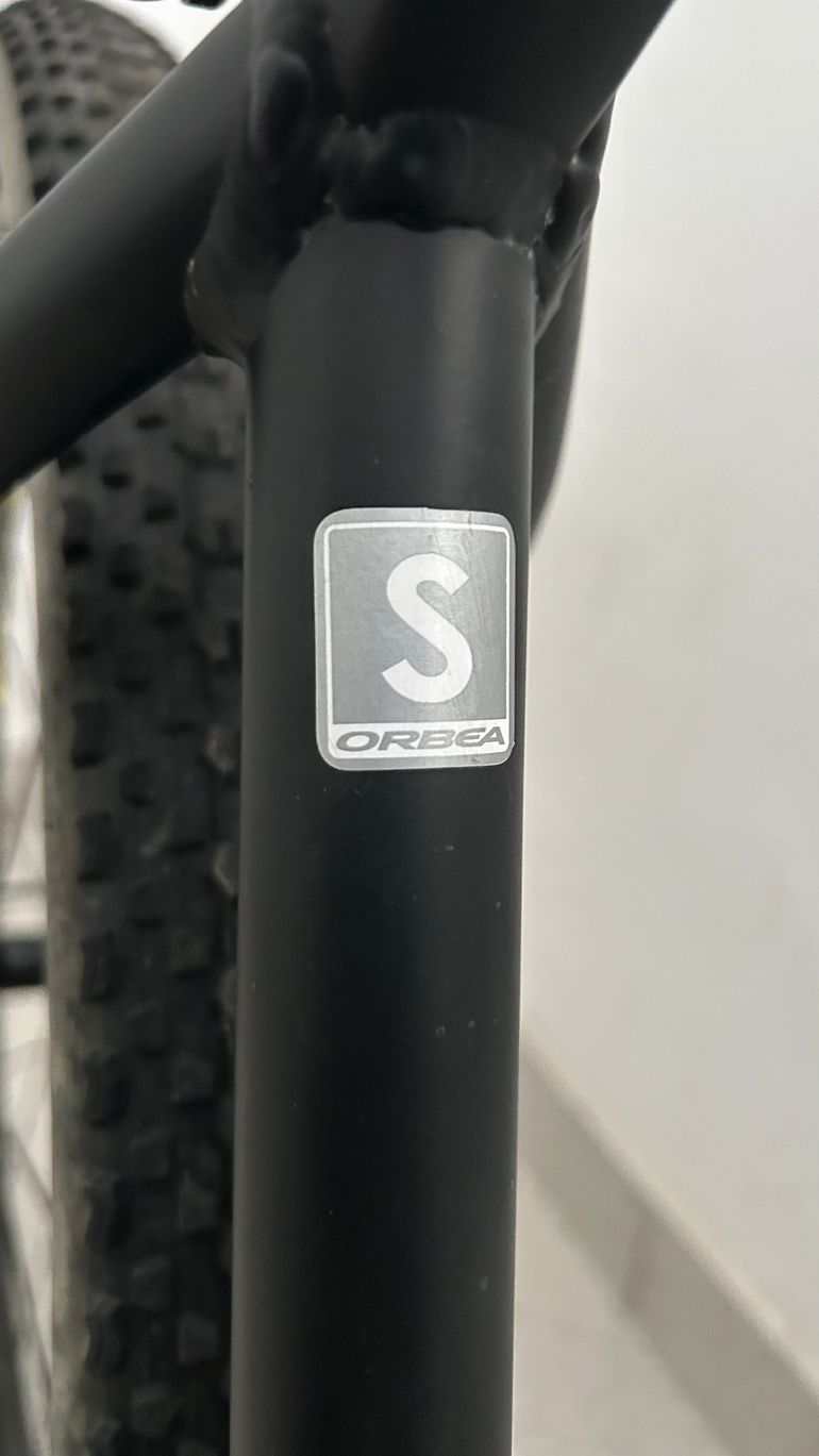 Used Orbea ALMA H20 2022 2022 Mountainbike, Black, 29 — image 3 of 9