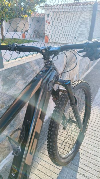 Used GT eForce Amp+ 2022 2022 Mountainbike, Black, 29 — image 10 of 15