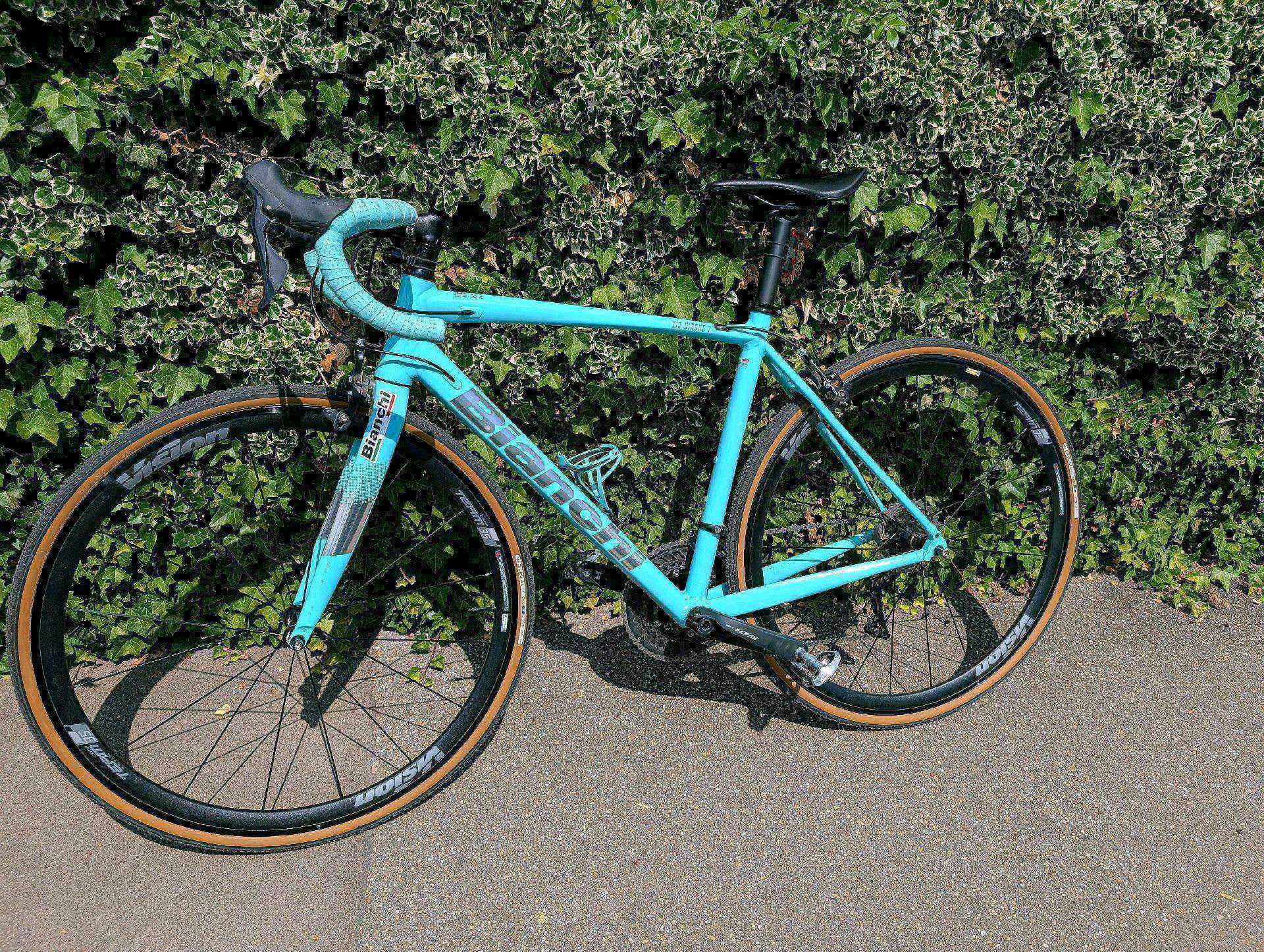 Vélo De Route Bianchi Via Nirone - Homme - 16 Vitesses - Cadre Alu Bleu - 28 Pouces