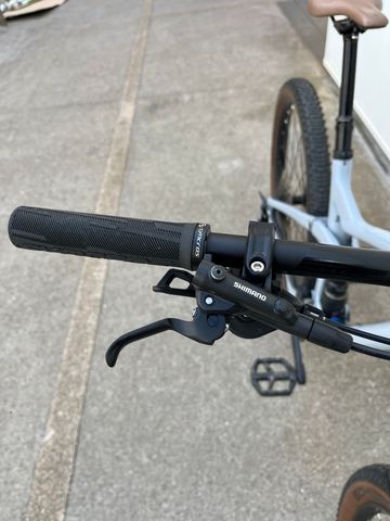 Used Scott Genius 920 2022 2022 Mountainbike, Light Gray, 29 — image 8 of 17