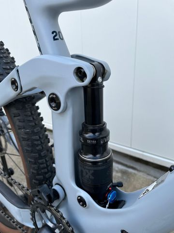 Used Scott Genius 920 2022 2022 Mountainbike, Light Gray, 29 — image 13 of 17
