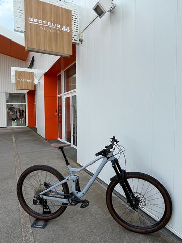 Used Scott Genius 920 2022 2022 Mountainbike, Light Gray, 29 — image 2 of 17