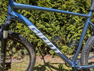 Used Giant Talon 2022 Mountainbike, Blue — image 3 of 8