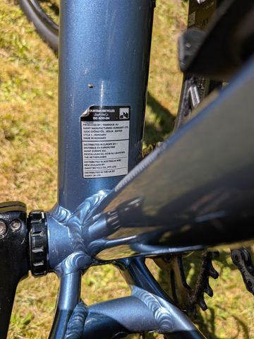Used Giant Talon 2022 Mountainbike, Blue — image 2 of 8