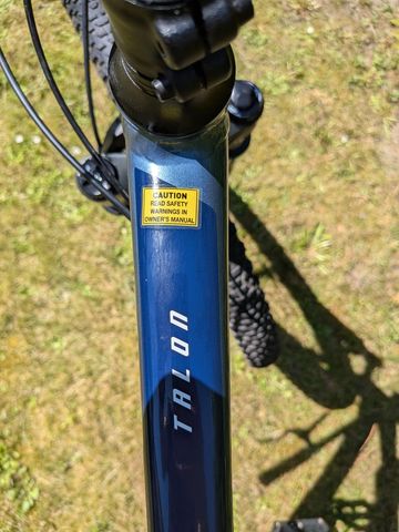 Used Giant Talon 2022 Mountainbike, Blue — image 1 of 8