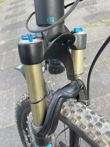 Trek Powerfly 7FS Plus 2018 2018 Mountainbike usato, Blu — immagine 6 di 13
