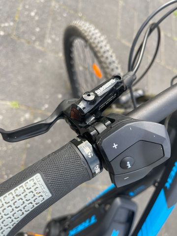 Trek Powerfly 7FS Plus 2018 2018 Mountainbike usato, Blu — immagine 8 di 13