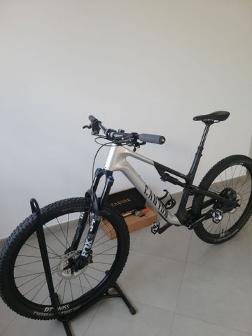 Used Canyon Neuron CF 9 2024 2024 Mountainbike, Light Gray, 27.5, 29 — image 1 of 14