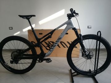 Used Canyon Neuron CF 9 2024 2024 Mountainbike, Light Gray, 27.5, 29 — image 12 of 14