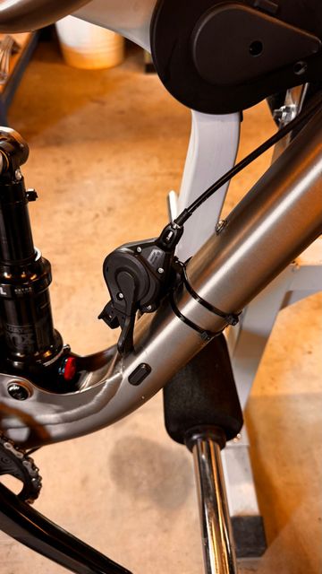 Used Scott Genius 950 2021 2021 Mountainbike, Light Gray, 29 — image 8 of 20