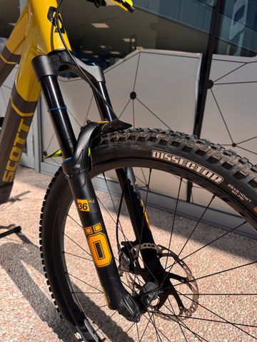 Gebrauchtes Scott Genius ST 900 Tuned 2024 2024 Mountainbike, Schwarz, 29 — Bild 12 von 16