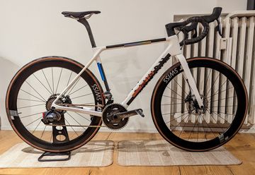 Gebrauchtes Canyon Ultimate CF SLX 8 Disc LTD 2022 2022 Road & Gravel, Weiß — Bild 1 von 11