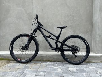 Tweedehands Canyon Spectral 29 CF 8 2022 2022 Mountainbike — afbeelding 2 van 8
