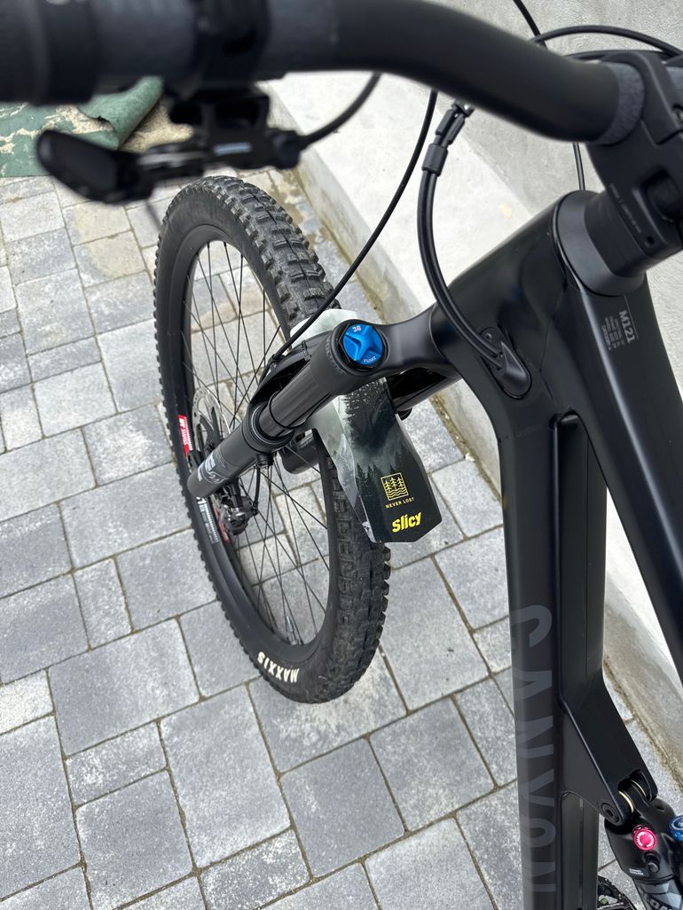 Canyon Spectral 29 CF 8 2022 2022 Mountainbike usato, Nero — immagine 6 di 8