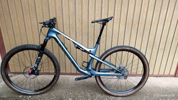 Used Canyon Lux Trail 2024 Mountainbike, Light Gray — image 1 of 9